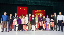 Trao 500 suất quà đến các hộ nghèo ở huyện Thọ Xuân