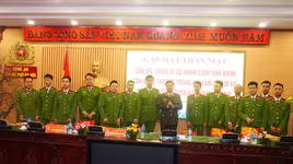 Công an Hà Nội tặng quà, động viên cán bộ, chiến sỹ có hoàn đặc biệt khó khăn