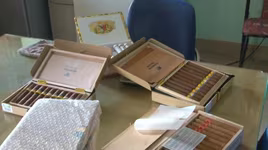 Thu giữ số lượng lớn xì gà nhập lậu