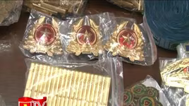 Phát hiện cơ sở bày bán hơn 7.000 sản phẩm quân trang