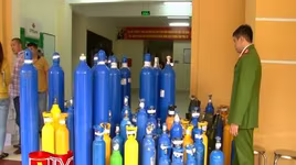 Thu giữ gần trăm bình khí cười không rõ nguồn gốc