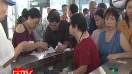 Người cao tuổi chỉ cần xuất trình CMND để được miễn phí xe bus