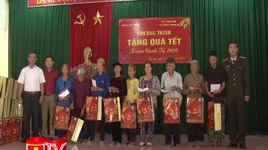 Trao tặng 500 suất quà các hộ nghèo ở huyện Thọ Xuân