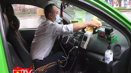 Bến xe và các hãng taxi vệ sinh xe sau mỗi chuyến chở khách