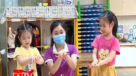 Các trường mầm non tăng cường khử khuẩn, phòng chống Covid-19