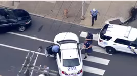 8 tiếng cố thủ, nghi phạm đấu súng với cảnh sát Philadelphia đã ra hàng