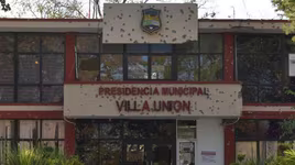 Thị trấn biên giới Mexico-Mỹ lỗ chỗ vì "mưa đạn" sau cuộc đấu súng khiến 21 người chết