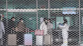 Trung Quốc tự khen mình, chỉ trích 5 nước phản ứng "chậm" với dịch Covid-19