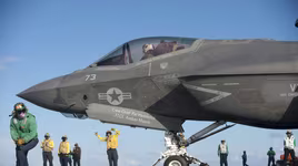 [ĐỒ HỌA] Tiêm kích hạm tốt nhất của Mỹ suýt làm chiến thần F-35C lao xuống biển