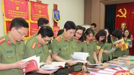 Khai mạc triển lãm "Sách với cán bộ chiến sỹ Pháp chế CAND"