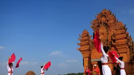 Tháng trình diễn nghệ thuật truyền thống ở Làng Văn hóa