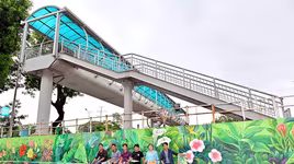 Phố Phó Đức Chính "đẹp lạ" với bức tường  bích họa