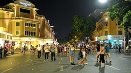 Phố đi bộ Hồ Gươm kéo dài thời gian hoạt động vào dịp giỗ tổ Hùng Vương