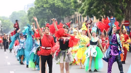 Rực rỡ Carnival đường phố Hà Nội kỷ niệm "20 năm Thành phố Vì hòa bình"