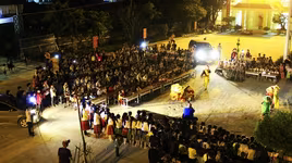 [ẢNH] Rọi đèn ô tô thắp sáng sân khấu phá cỗ Trung thu trên rẻo cao Tây Bắc