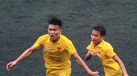 [ẢNH] THPT Quang Trung thắng "6 sao", THPT Lê Văn Thiêm nghẹt thở giành vé tứ kết