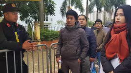 [VIDEO] Nghìn người xếp hàng nhận vé chung kết AFF Cup trong trật tự và nghiêm túc