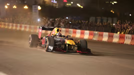 Những chiếc xe F1 trứ danh thu hút hàng vạn khán giả Hà Nội