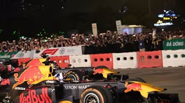 [ẢNH] Cận cảnh hai chiếc xe F1 khét tiếng gây phấn khích ở Mỹ Đình