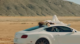 [ẢNH] Trong MV mới "Hãy trao cho anh", Sơn Tùng M-TP "cưỡi" siêu xe gì?