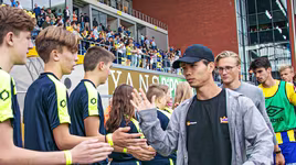 [ẢNH] Không được thi đấu, Công Phượng làm gì sau chiến thắng của Sint-Truidense?