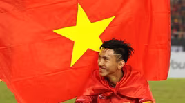 Đoàn Văn Hậu mang cờ Tổ quốc bên mình sang Hà Lan thi đấu