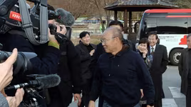 [ẢNH] HLV Park Hang-seo được chào đón như người hùng khi về thăm quê