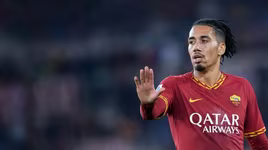 Chris Smalling đang là nỗi hổ thẹn của M.U mùa này