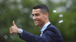 Ronaldo làm điều chưa từng có, khiến tất cả thán phục giữa dịch Covid-19