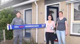 Đoàn Văn Hậu xuất hiện tươi rói trước nhà fan "ruột" của Heerenveen