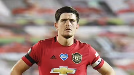 Xem Maguire bỏ đối phương để kèm... đồng đội trong bàn thua của M.U