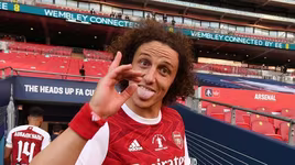 Choáng với số danh hiệu đều đặn của "thảm họa" David Luiz