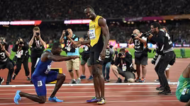 Tân vô địch 100m thế giới quỳ gối thán phục "Tia chớp đen" Usain Bolt