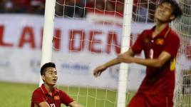 Hồ Tuấn Tài hứng "gạch đá", bị sửa hồ sơ sau trận đấu vô duyên trước Indonesia