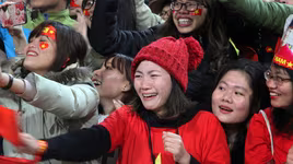 Bật khóc khi được thấy những "người hùng" U23 Việt Nam