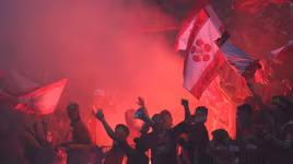 Thông điệp VFF: Có cổ động viên đốt pháo sáng là CLB phải chịu phạt!