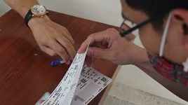 Những tấm vé chung kết Việt Nam - Malaysia đầu tiên đến tay người hâm mộ