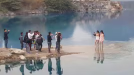 "Bộ ảnh "Tuyệt tình cốc" mang tính gợi dục tầm thường"