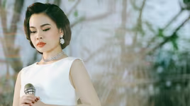 Vẻ đẹp đài các của Giang Hồng Ngọc khi hóa thành quý cô thập niên 60