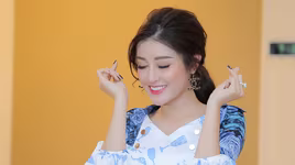 Á hậu Huyền My ngồi "ghế nóng" chấm thi sắc đẹp