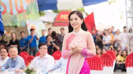 Á hậu Phương Nga về thăm trường trước ngày lên đường thi quốc tế