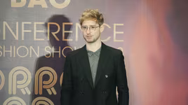 Nhà thiết kế nổi tiếng thế giới "bắt tay" với thời trang Việt