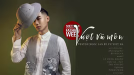 Nhà thiết kế Vũ Việt Hà đưa tranh dân gian Hàng Trống vào trang phục vest