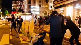 Mỹ nhân Việt gây chú ý trên thảm đỏ LHP Cannes với phong cách đối lập Ngọc Trinh