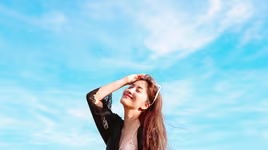 Khánh Thi khoe vóc dáng nóng bỏng ở tuổi U40