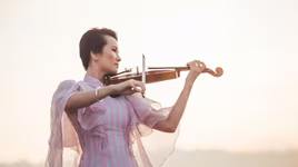 Hoa hậu Cao Thùy Dương kể về thời đọc tin rao vặt để tìm việc