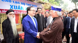 Bí thư Thành ủy Hà Nội tản bộ phố tranh bích họa Phùng Hưng, chợ hoa Hàng Lược