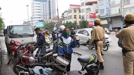 Đi xe máy điện chưa đăng ký vi phạm nghiêm trọng quy định an toàn kỹ thuật