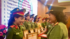 40 tập thể, cá nhân Hội Phụ nữ các cấp được CATP Hà Nội khen thưởng sơ kết đợt 1 Phong trào thi đua đặc biệt năm 2020