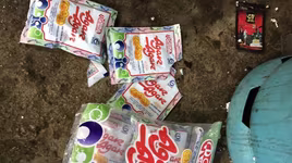 Bắt quả tang bơm tạp chất vào tôm ở Hà Nội